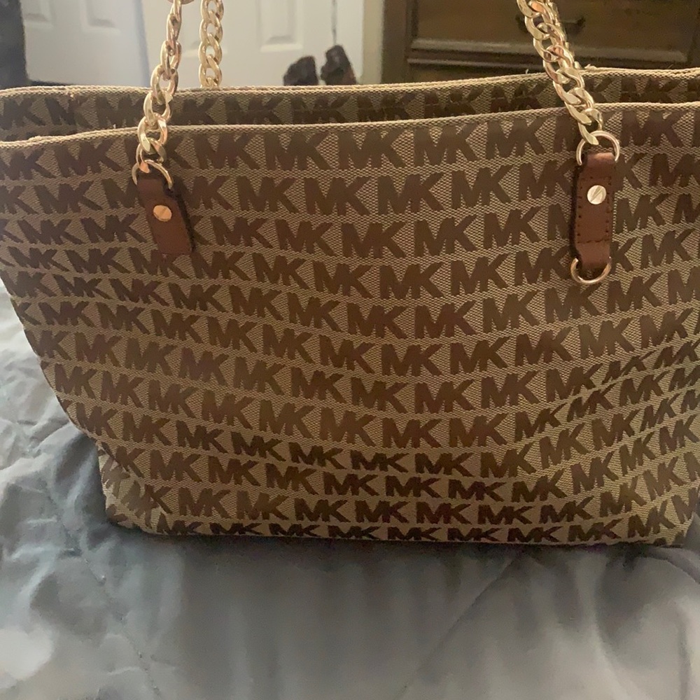Micheal Kors purse, MK print.